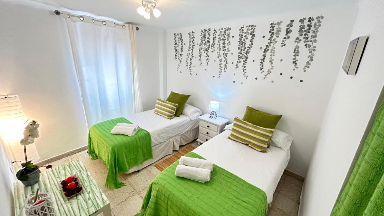 Cozy Town House With Terrace And Free Wifi Vila Ronda Exterior foto