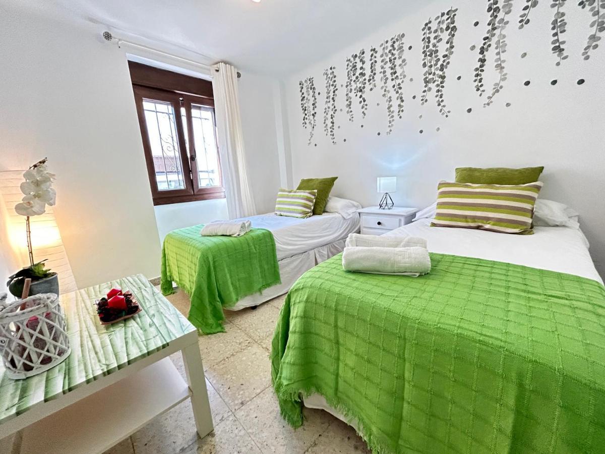 Cozy Town House With Terrace And Free Wifi Vila Ronda Exterior foto