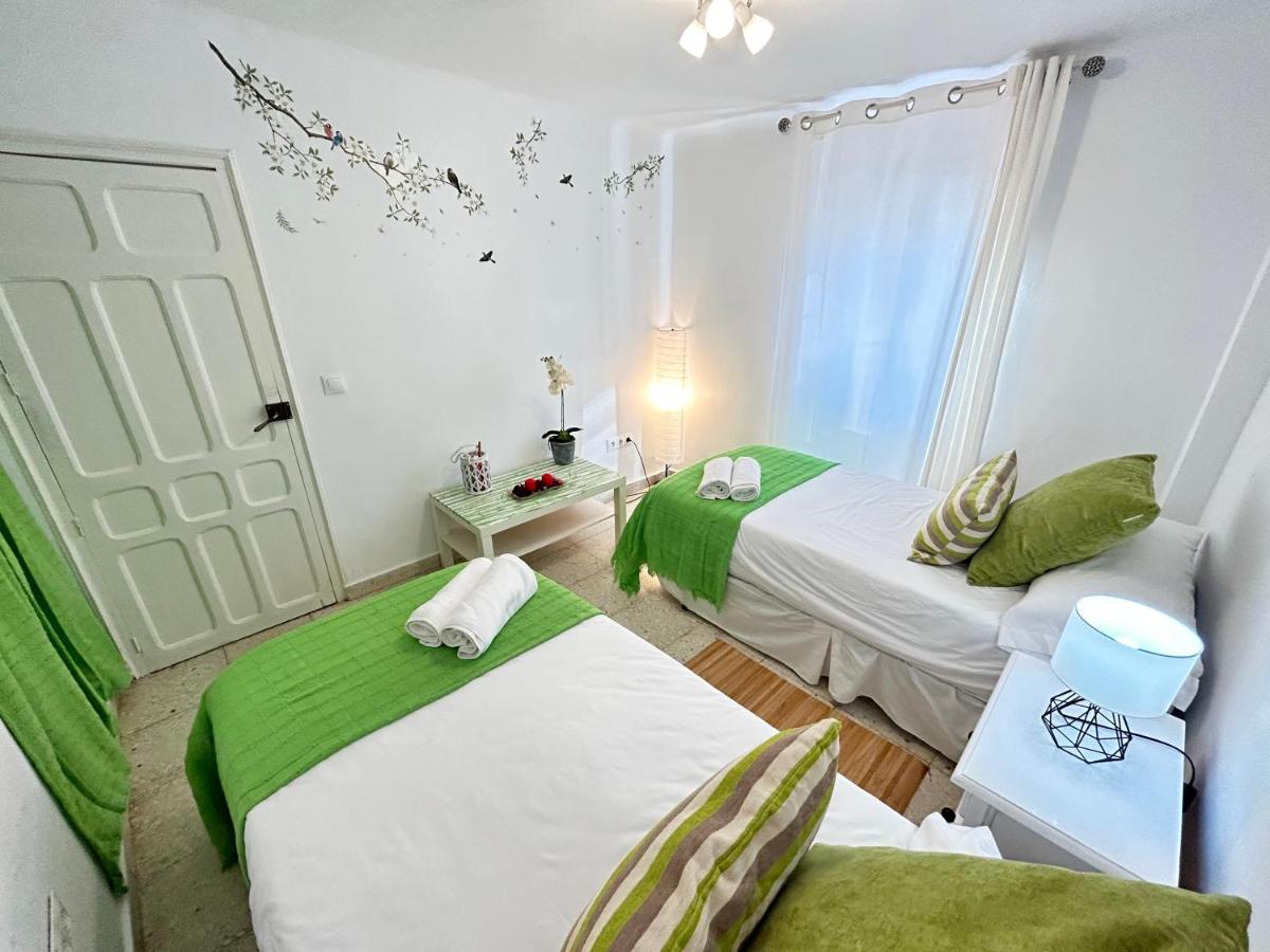 Cozy Town House With Terrace And Free Wifi Vila Ronda Exterior foto