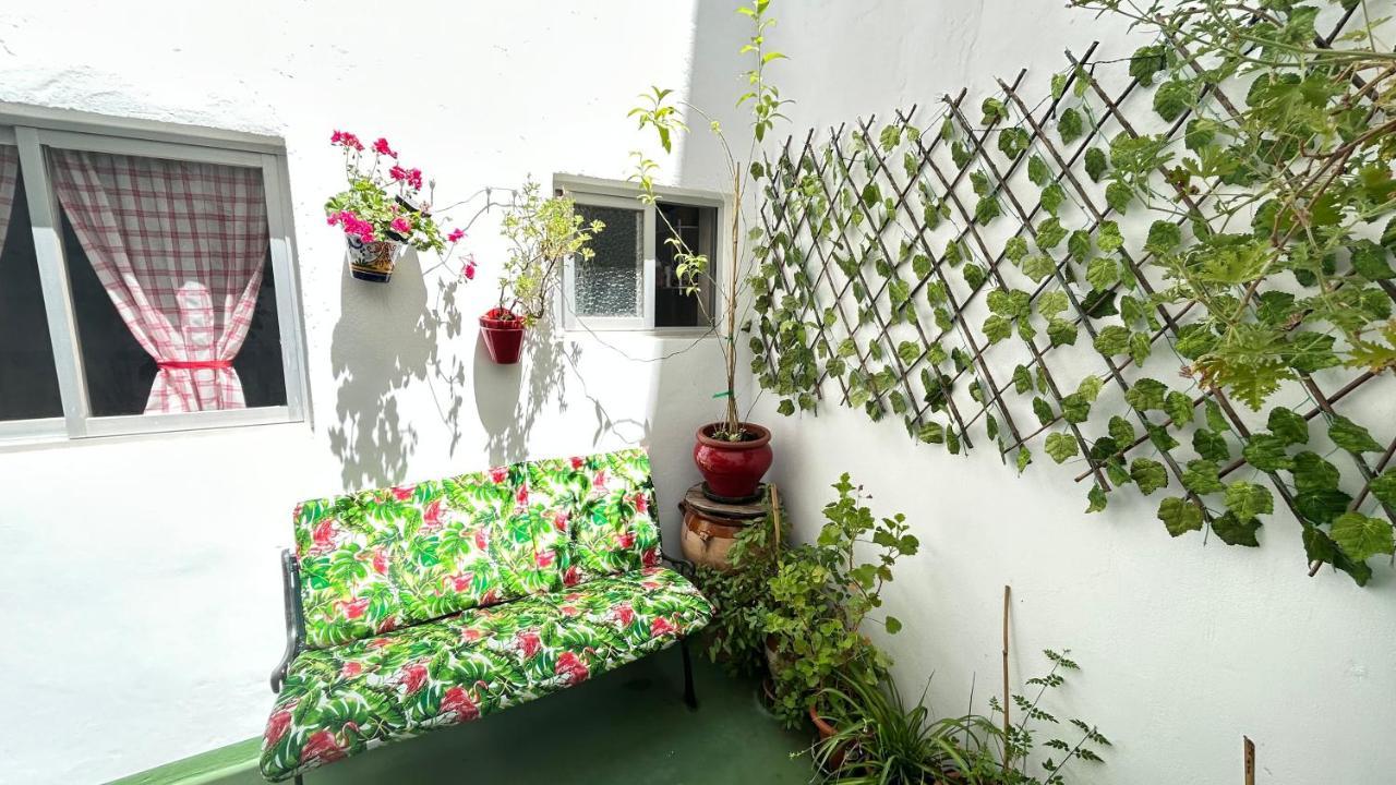 Cozy Town House With Terrace And Free Wifi Vila Ronda Exterior foto