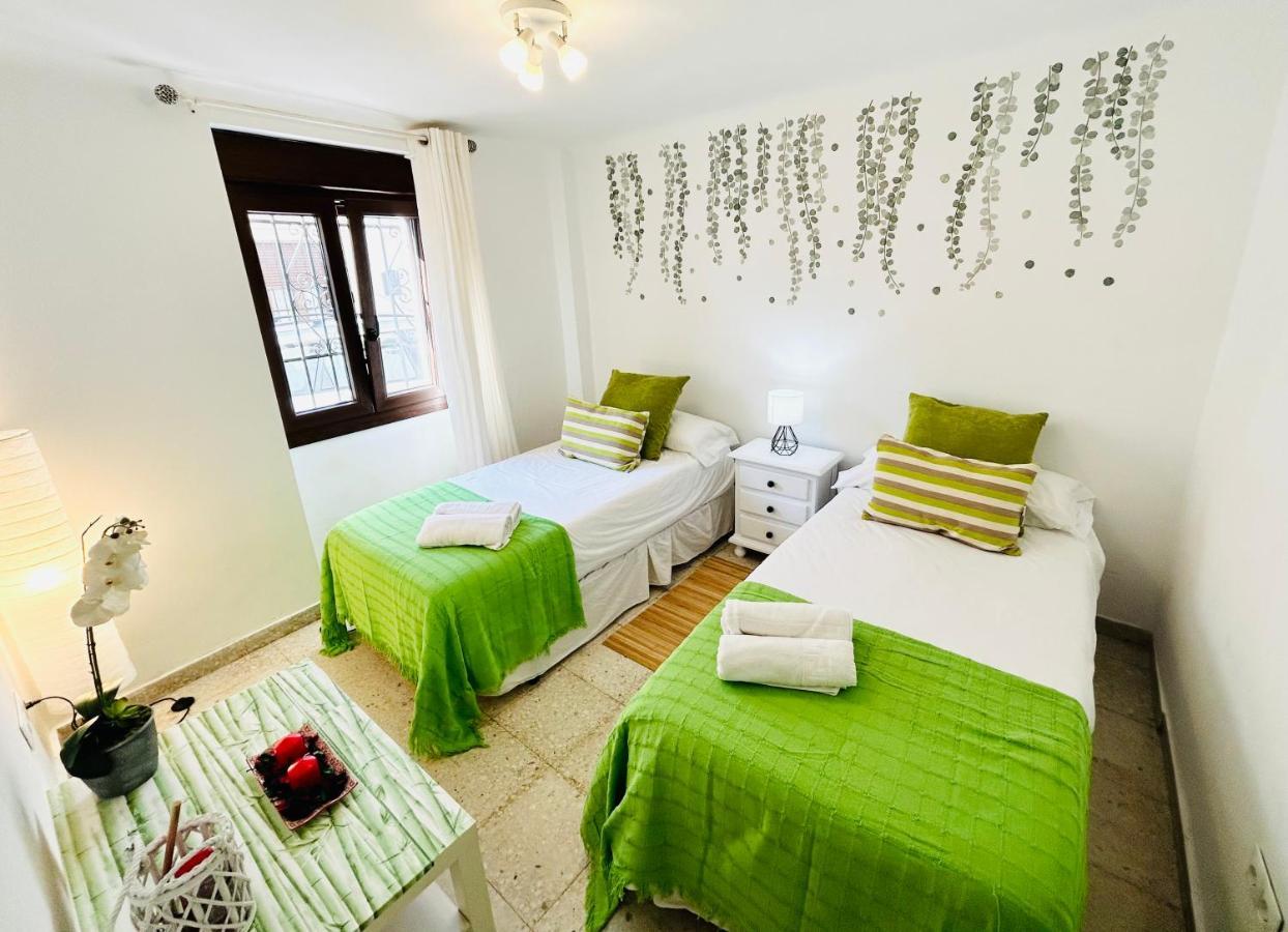 Cozy Town House With Terrace And Free Wifi Vila Ronda Exterior foto
